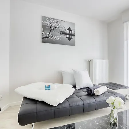 Studio Elegant Style Black&white 5min Gare Poissy