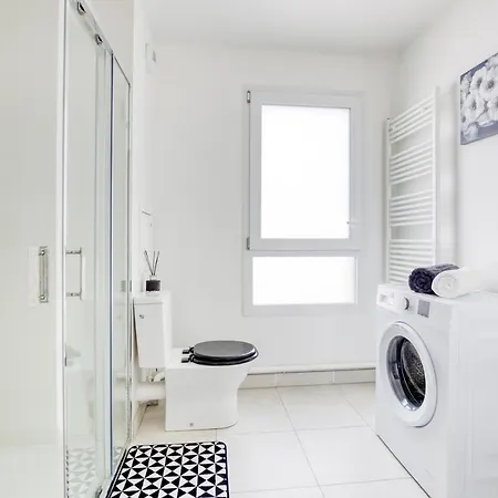 Studio Elegant Style Black&white 5min Gare Apartament *